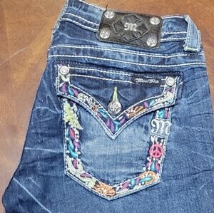 Miss Me Women's Dark Blue Embroidered Cuffed Capri Jeans